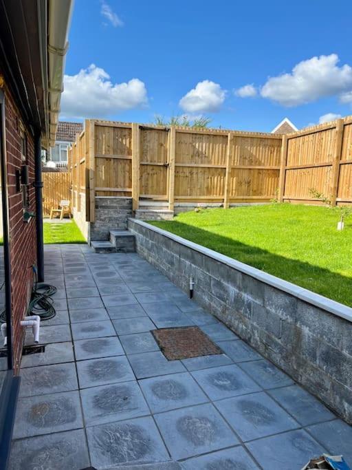 Modern Bungalow In Good Location Aberdulais Dış mekan fotoğraf
