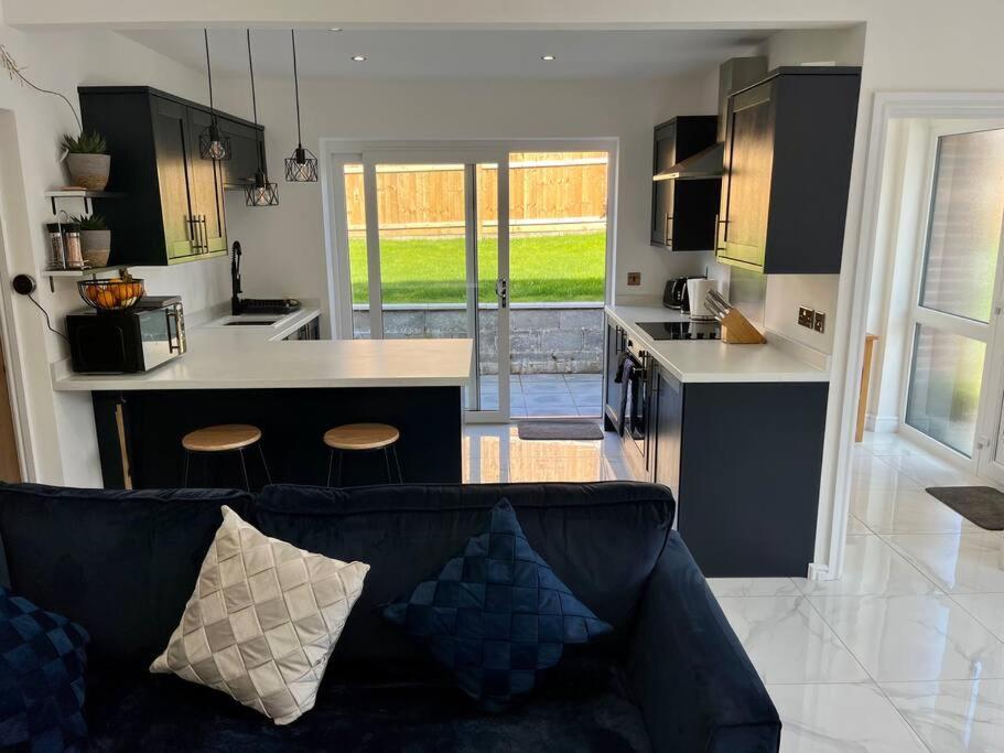 Modern Bungalow In Good Location Aberdulais Dış mekan fotoğraf